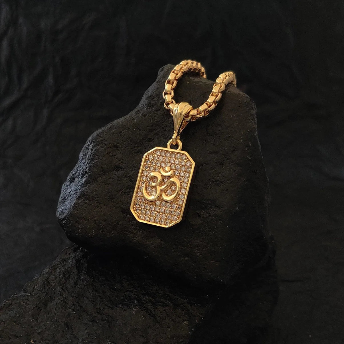 Son Premium Om Diamond Pendant